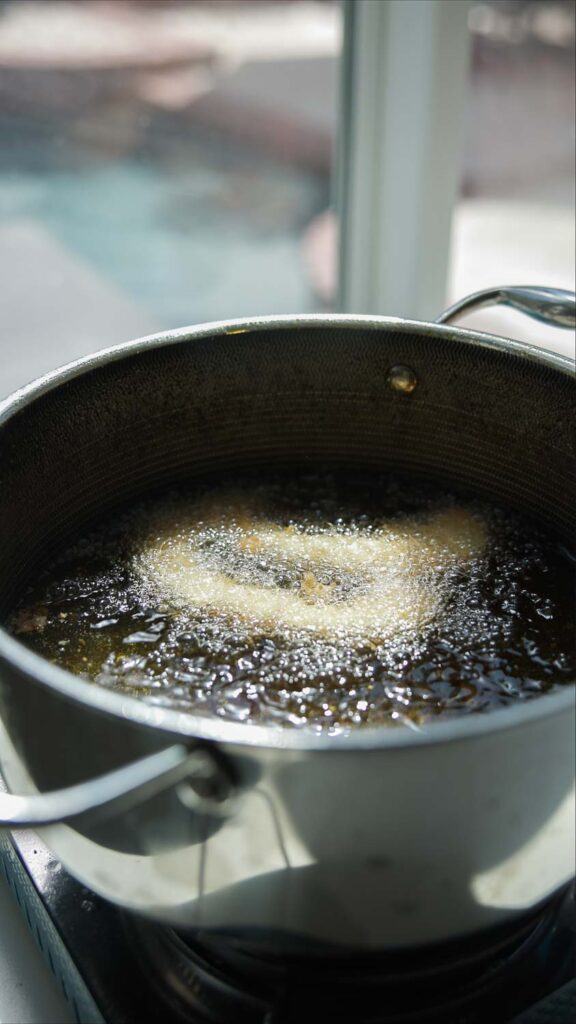 frying pumpkin tempura